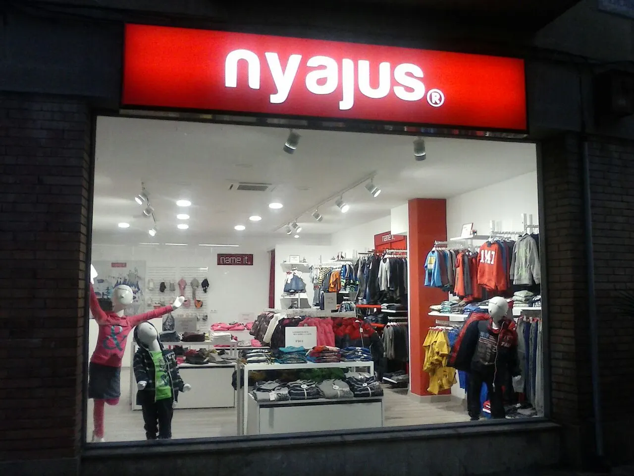 Tienda ropa niños, exclusivo name it